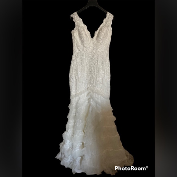 David’s Bridal, Wedding Dress, Mermaid (Trumpet)Style, Size 10, Off White - Picture 2 of 6